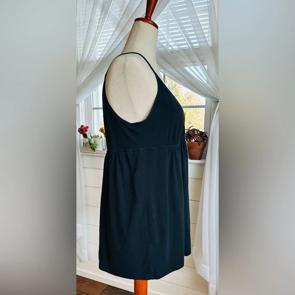Express black v-neck empire-waist tank top. Size: Large